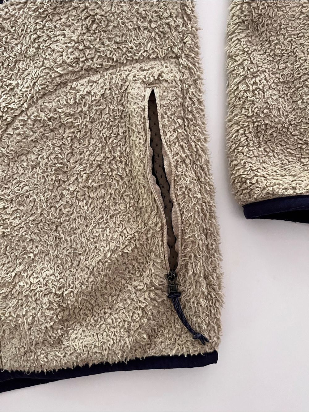 Patagonia Women’s Fuzzy Fleece Sweater in Cream & Navy with Pockets- Size M - Picture 6 of 8